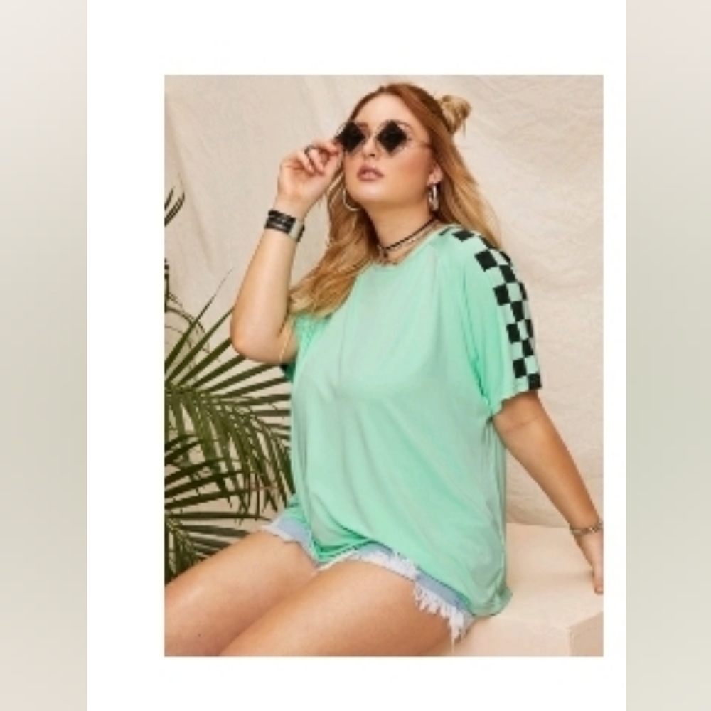 Shein Curve 0XL mint green tee with Checkerboard pattern‎ on sleeve